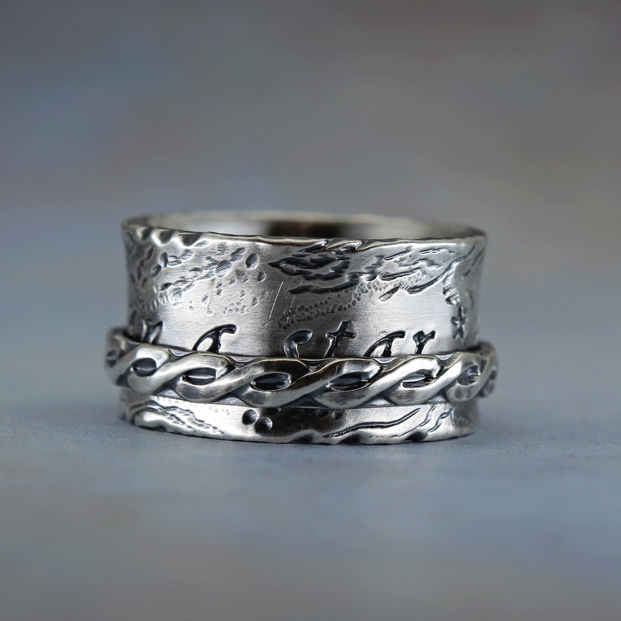 Spinner ring with inspiring inscription