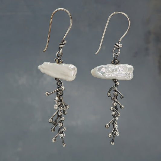 Moon pebble earrings with stick pearl