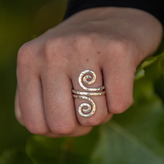 Double spiral ring
